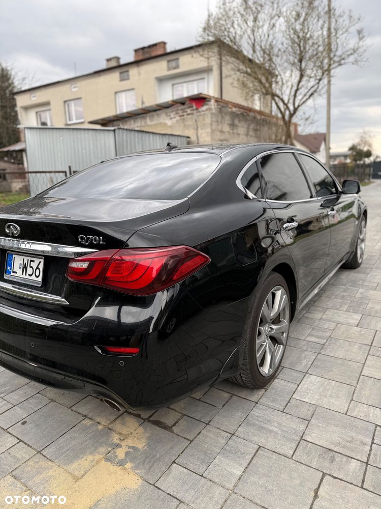 Infiniti Q70 - 3