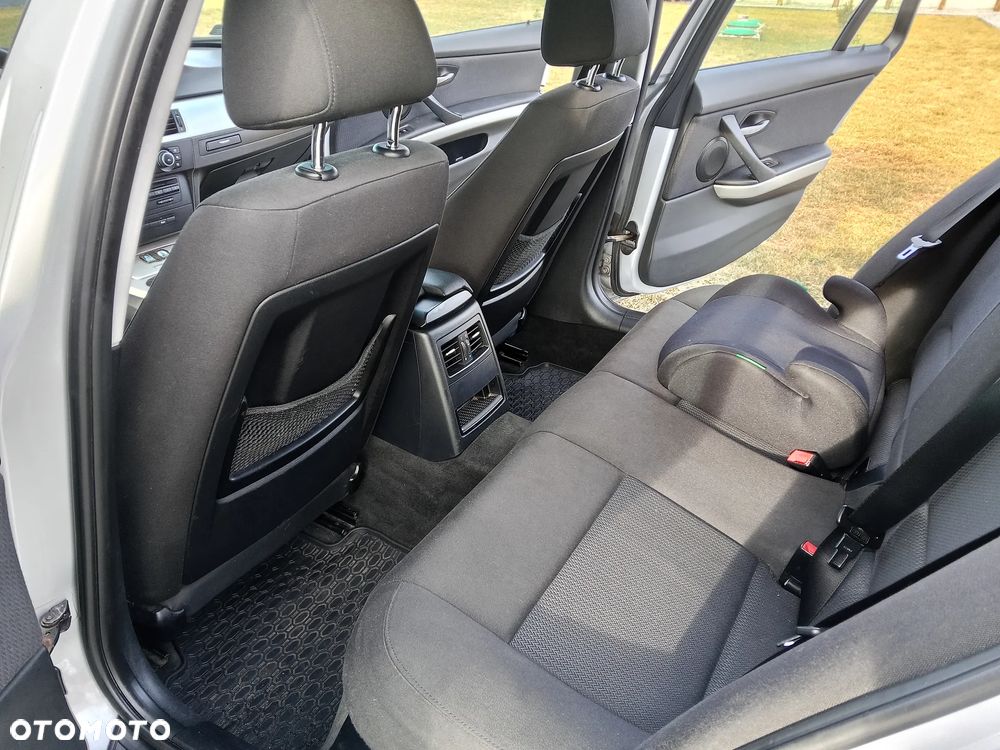 BMW Seria 3 318d - 15