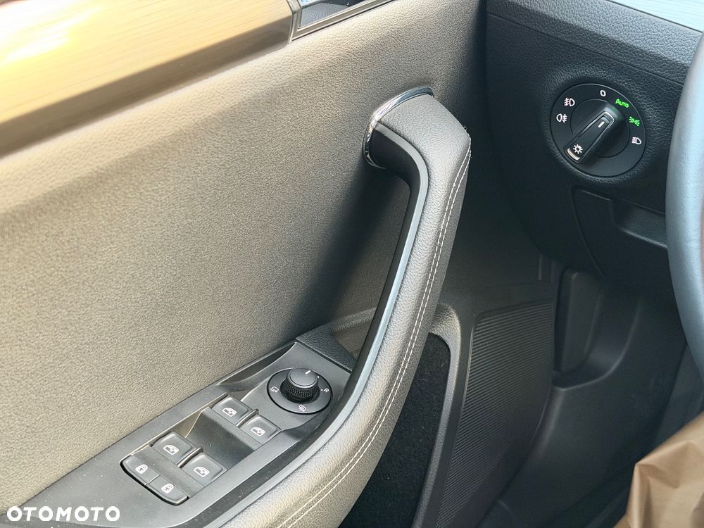 Skoda Superb 2.0 TDI SCR Style DSG - 22