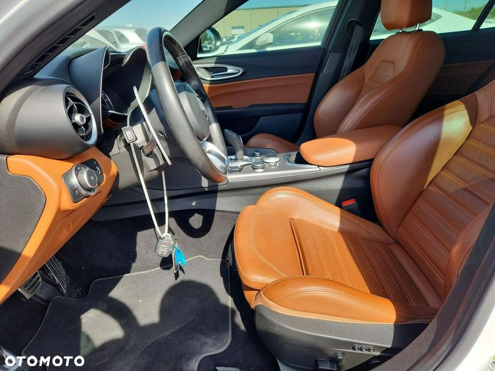 Alfa Romeo Giulia 2.0 Turbo TI Q4 - 7