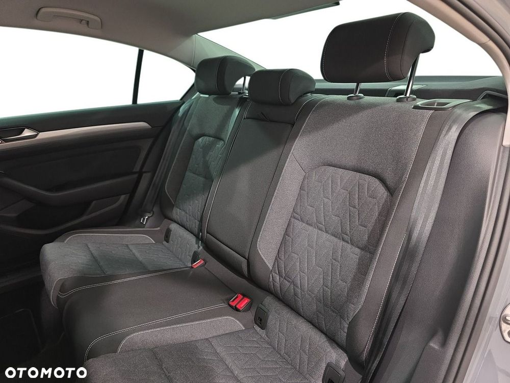 Volkswagen Passat - 15