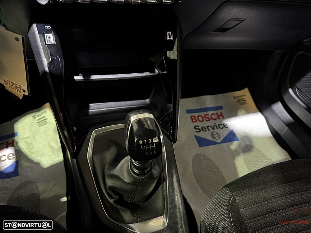 Peugeot 2008 1.2 PureTech SE Style - 28