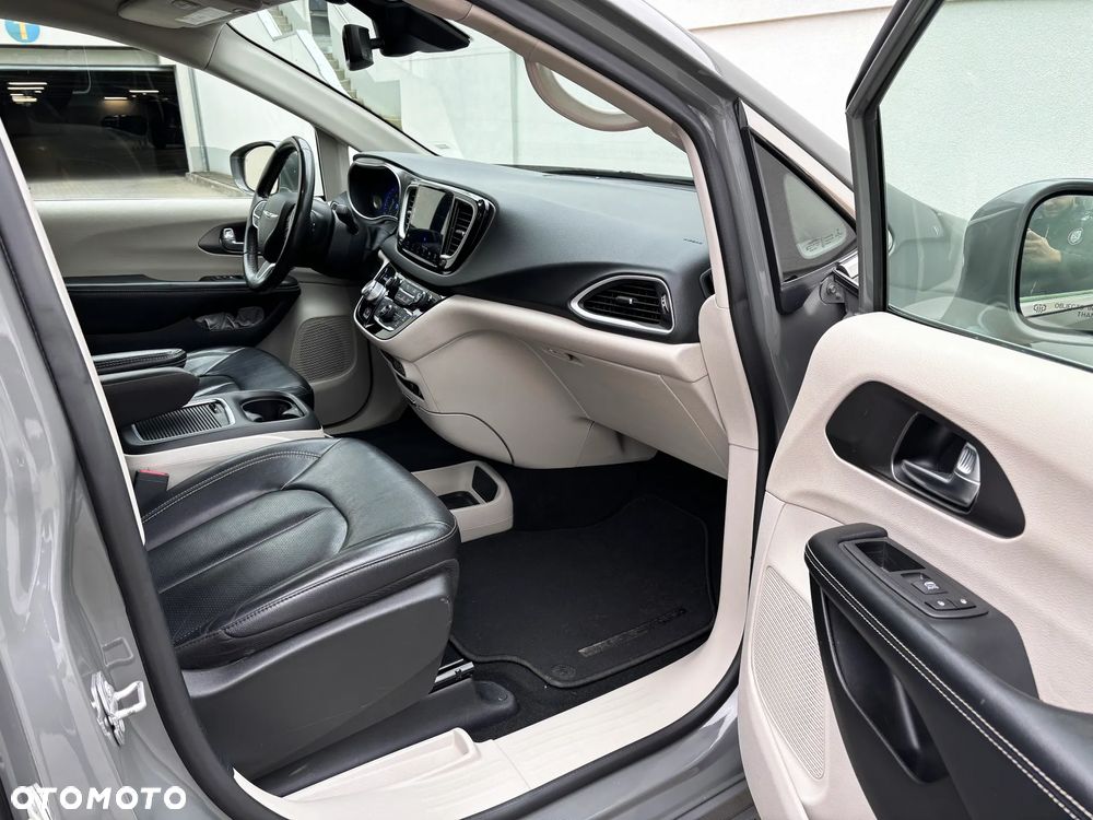 Chrysler Pacifica - 12