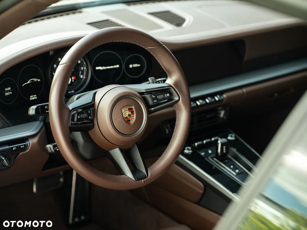 Porsche 911 Carrera 4S - 29
