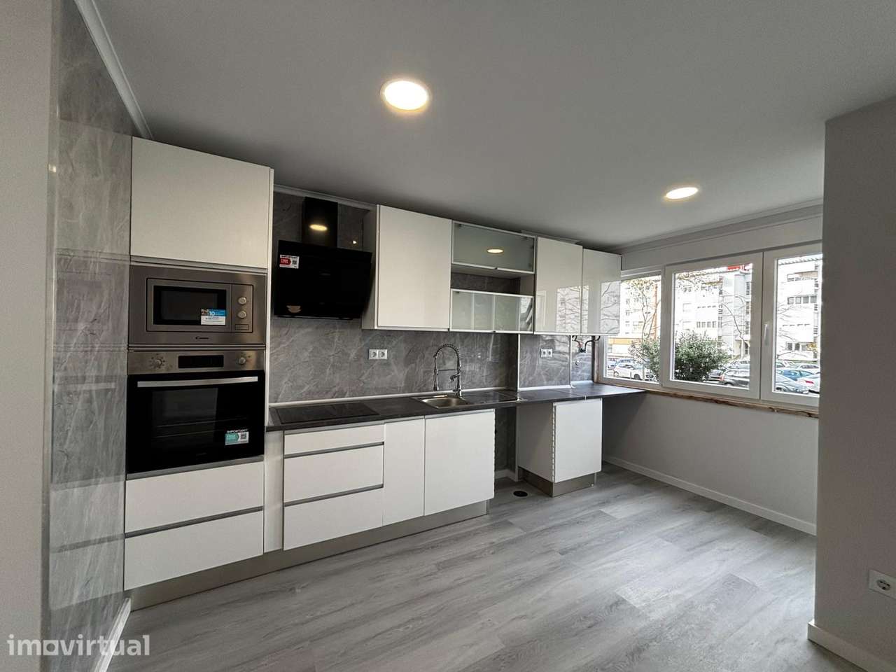 Apartamento T2 com varanda e arrecadação em Oeiras - Grande imagem: 2/18