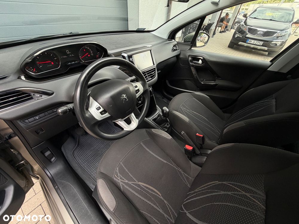 Peugeot 208 - 7