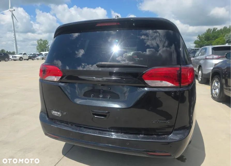 Chrysler Pacifica - 6