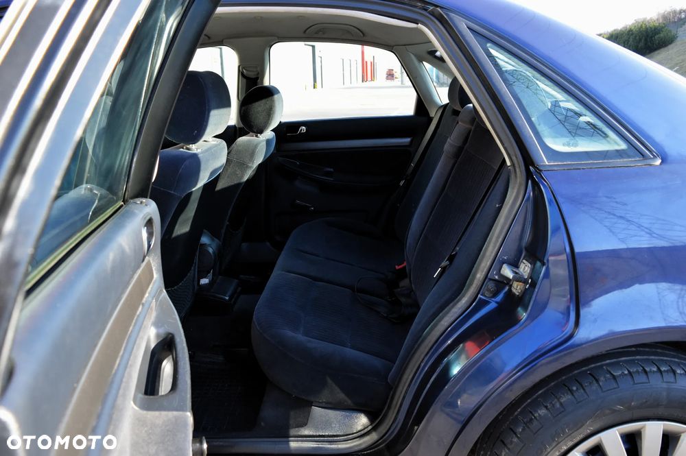 Audi A4 Limousine - 8