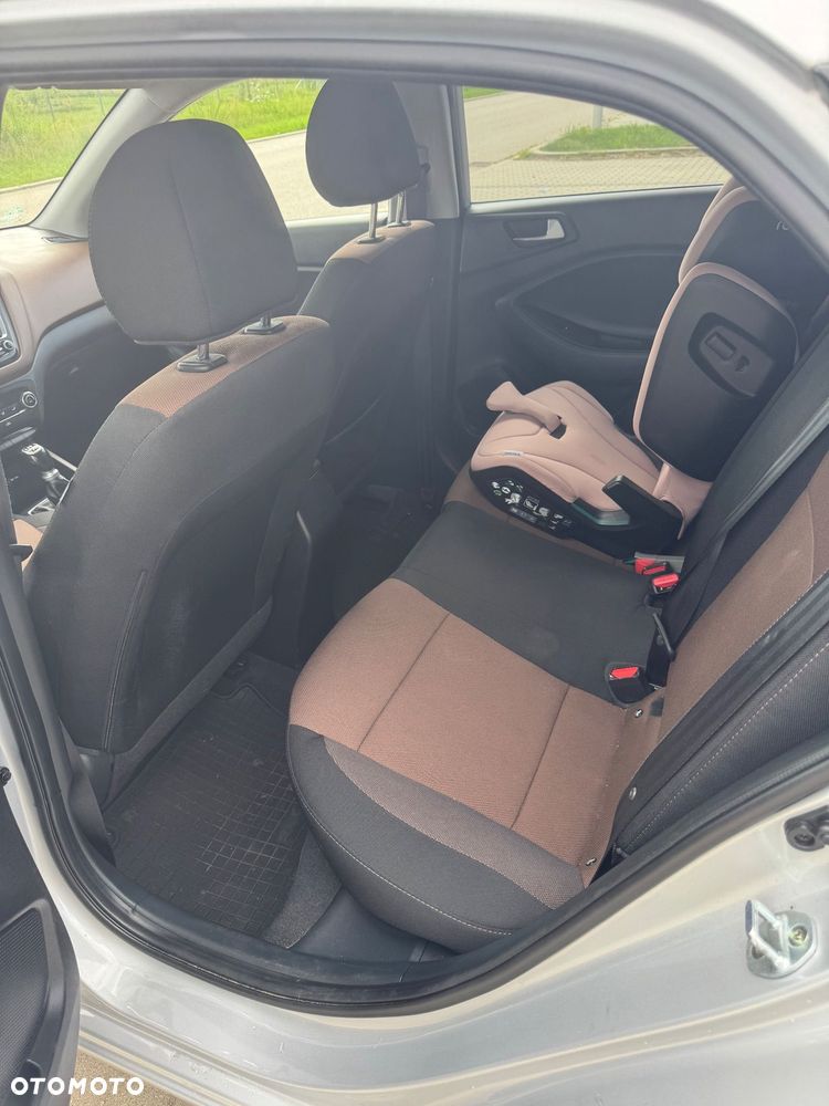 Hyundai i20 - 11