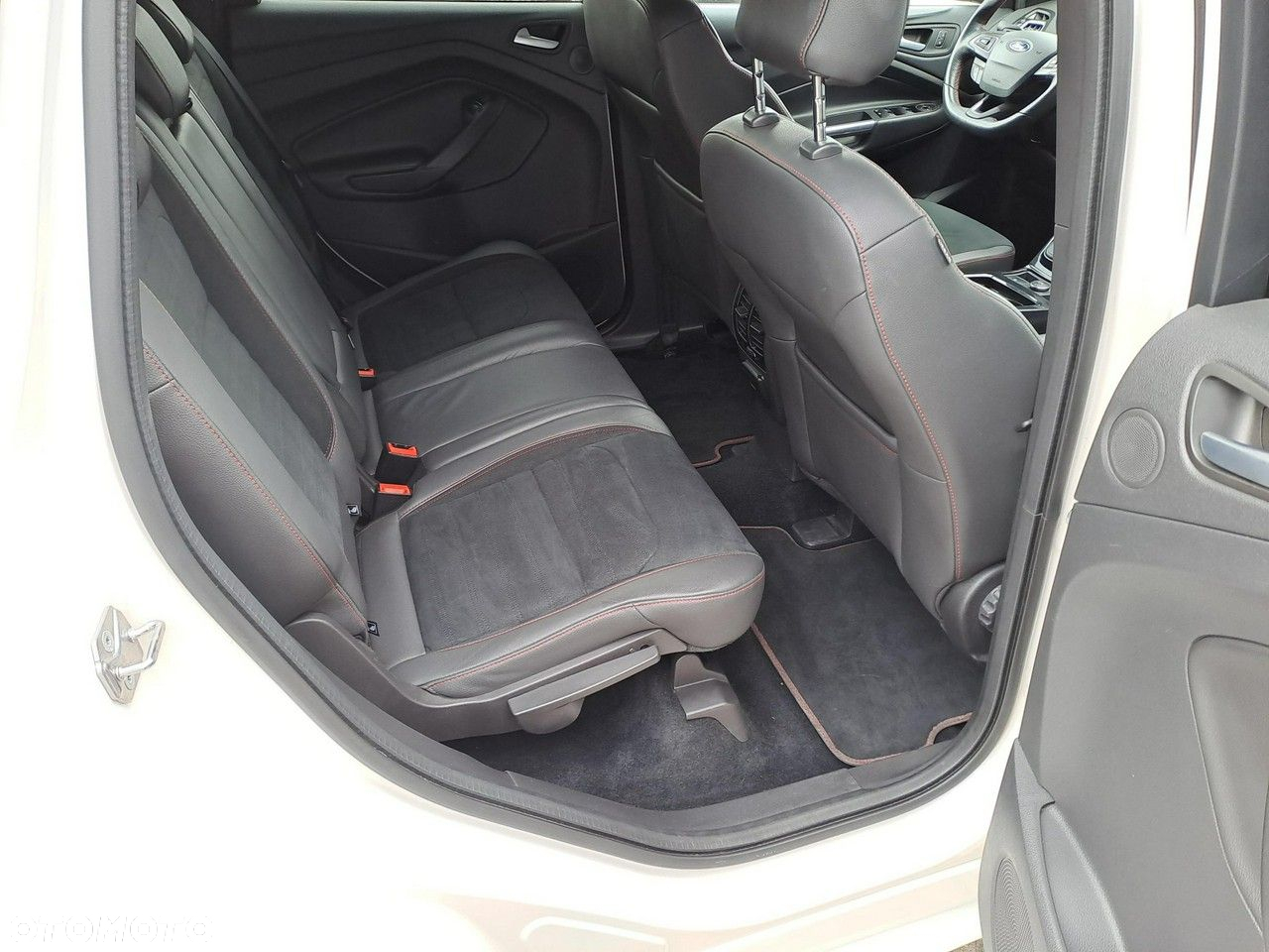 Ford Kuga - 12