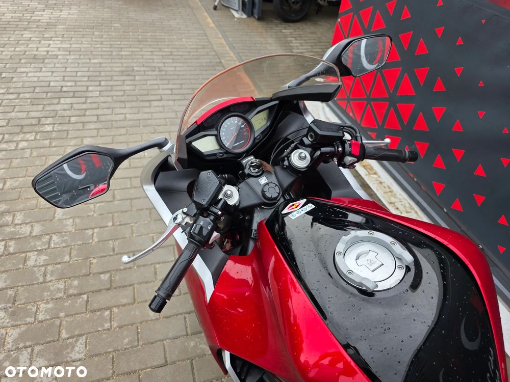 Honda VFR - 16