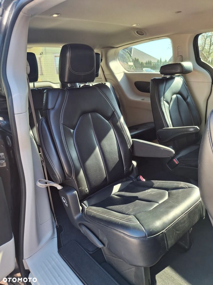 Chrysler Pacifica - 5