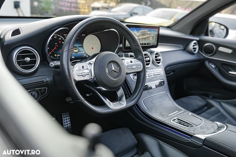 Mercedes-Benz GLC 300 4MATIC 9G-TRONIC AMG Line - 24