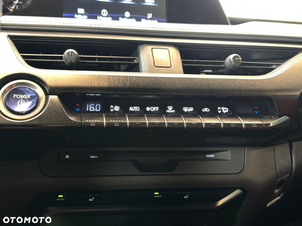 Lexus UX - 24