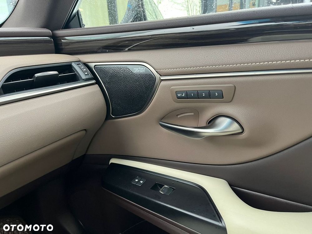 Lexus ES 300h Omotenashi - 34