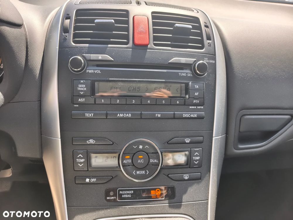 Toyota Auris 1.6 Sol - 16