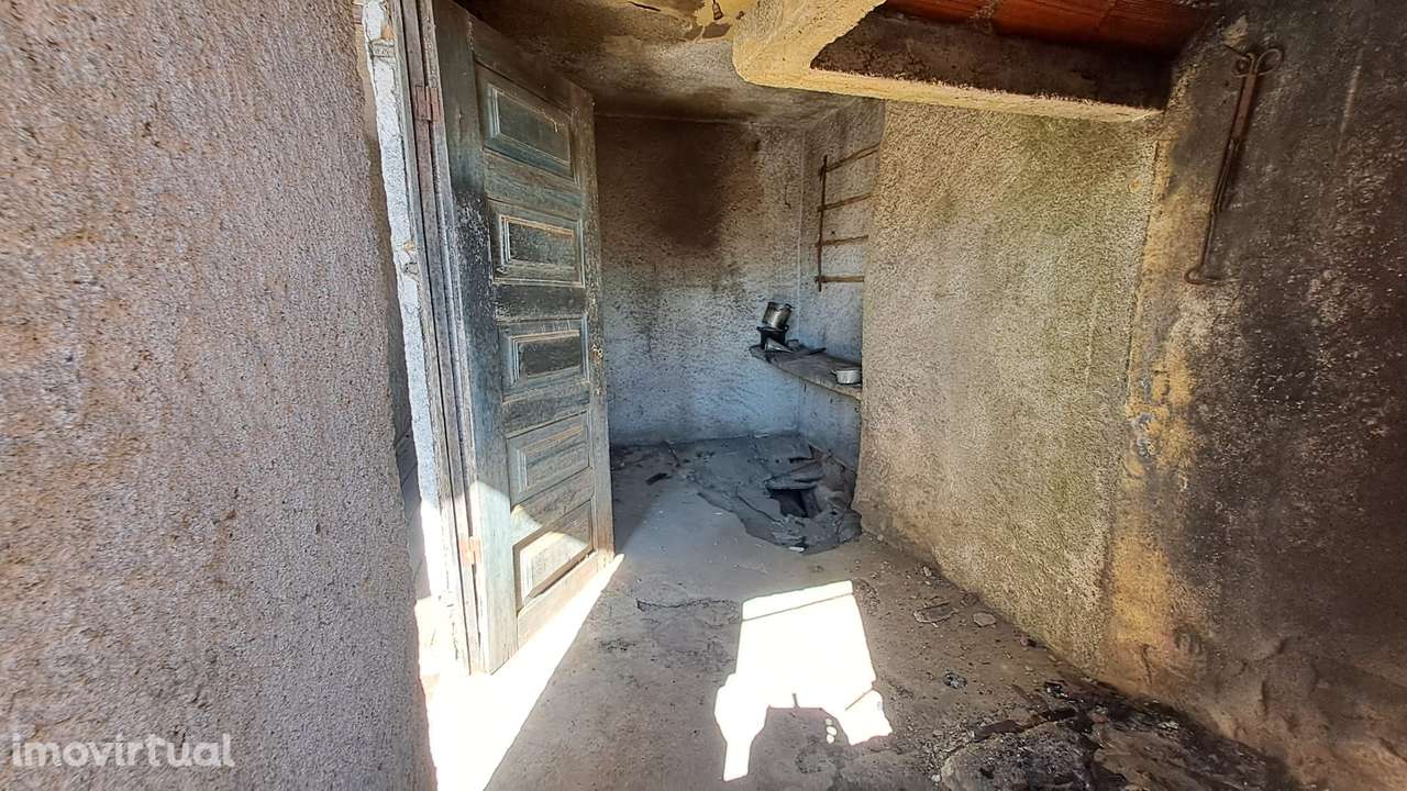Moradia T2 para Reconstrução no Centro de Almalaguês - Grande imagem: 5/26