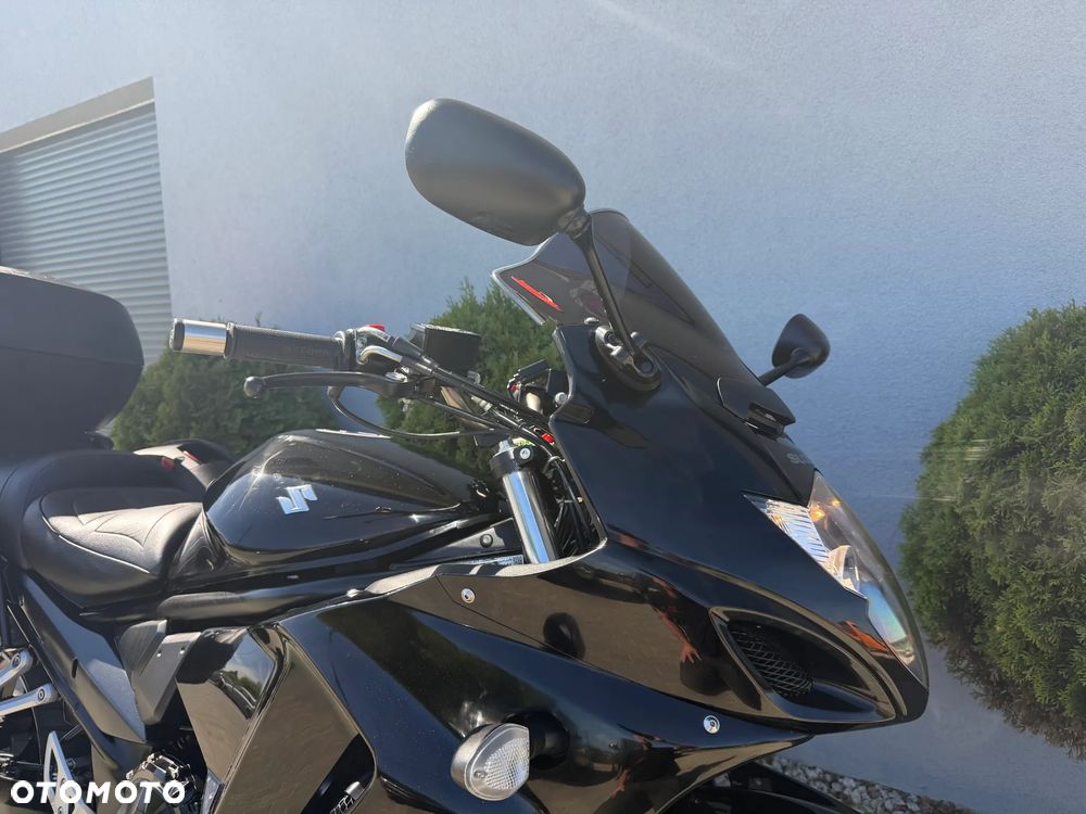 Suzuki GSX - 8