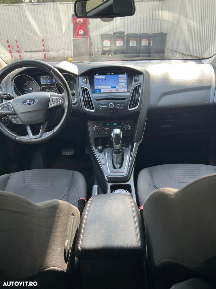 Ford Focus 1.5 TDCi Powershift Titanium - 8