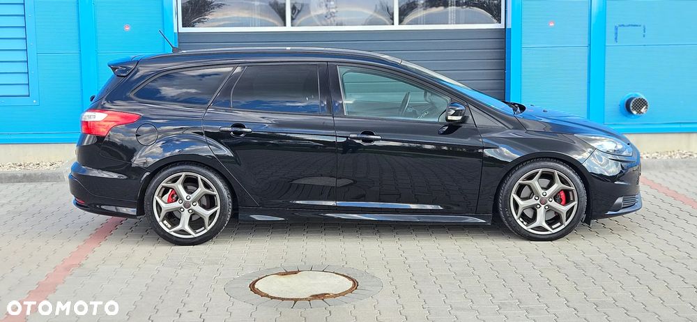 Ford Focus Turnier 2.0 EcoBoost ST mit Leder-Exclusiv-Paket - 11