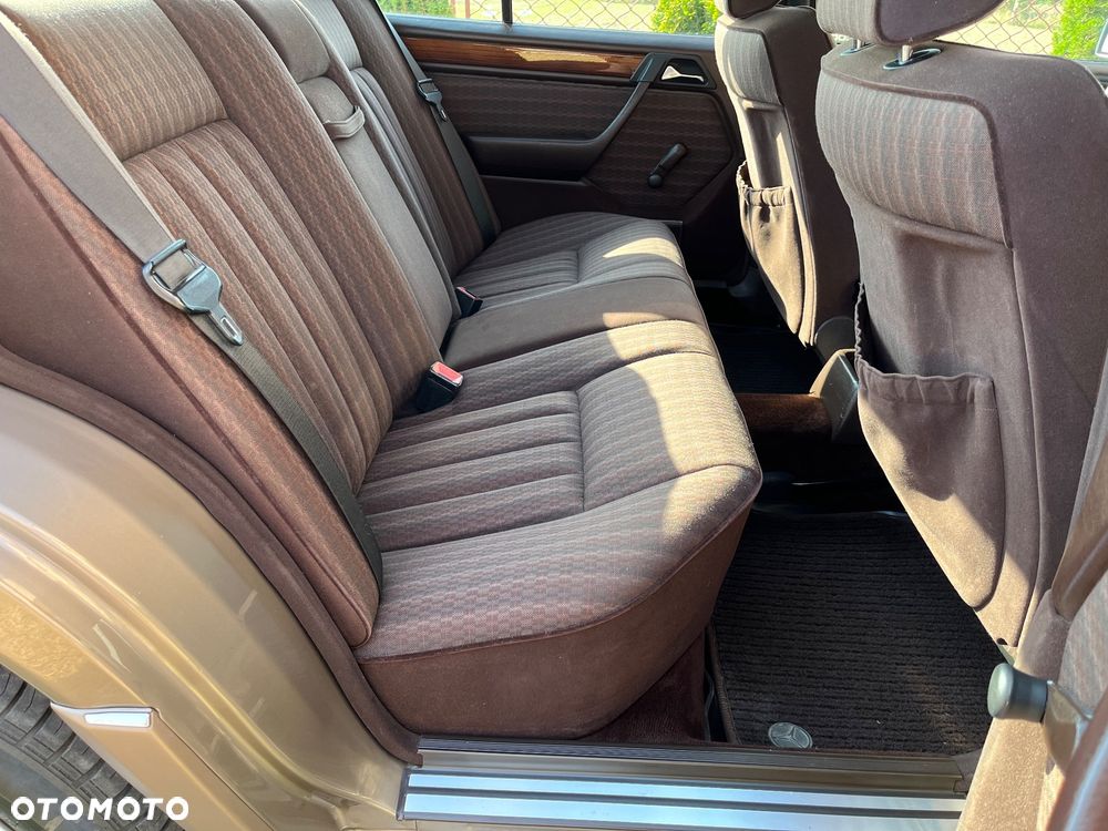 Mercedes-Benz W124 (1984-1993) - 13