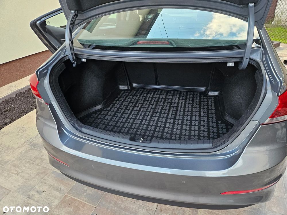 Hyundai Elantra 1.6 Comfort - 5