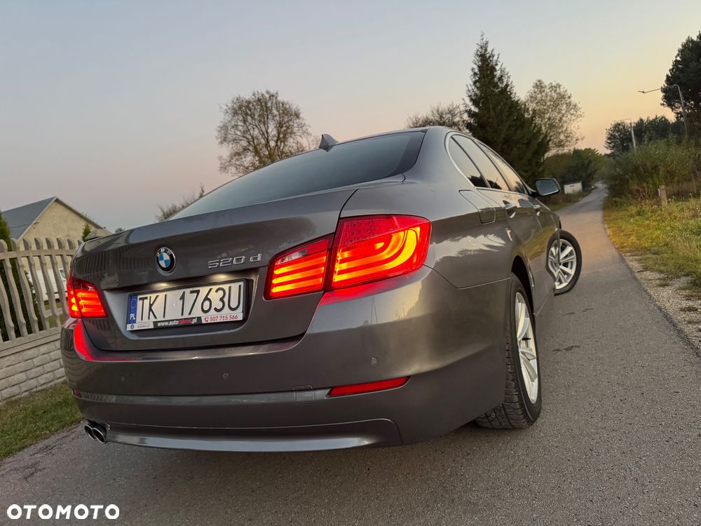 BMW Seria 5 520d Special Edition - 9
