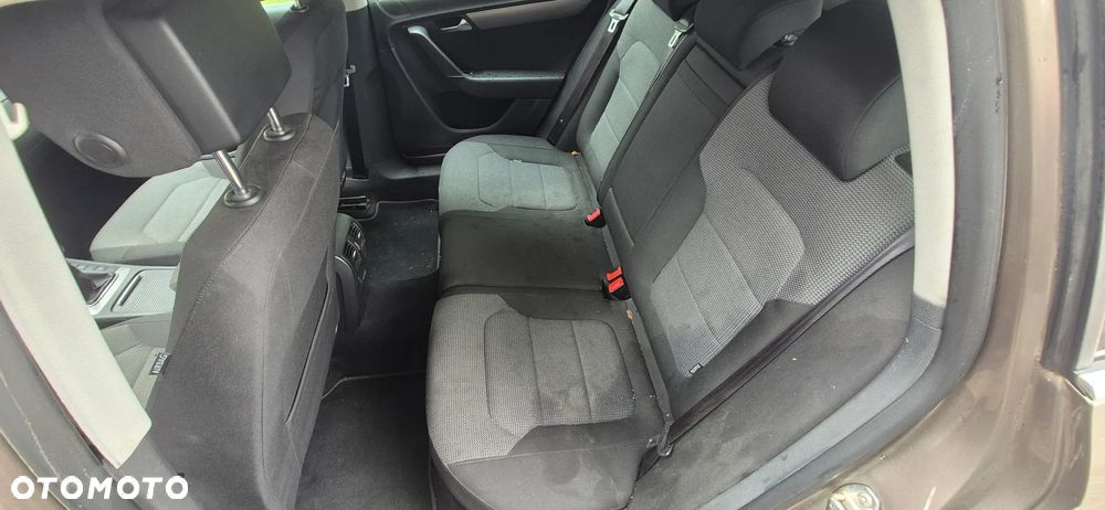 Volkswagen Passat - 21
