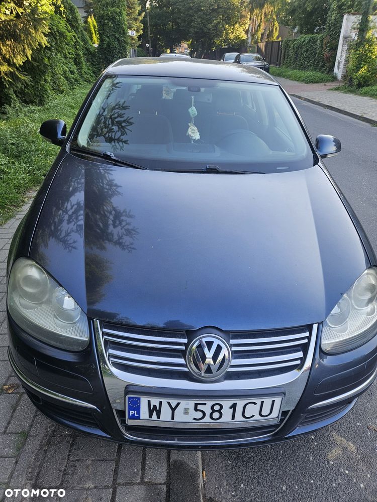 Volkswagen Jetta - 2