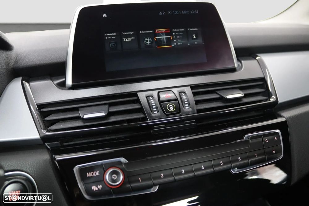 BMW 225xe Active Tourer - 11