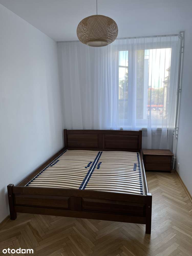 Plac Bankowy – 2 pokoje, 35 m², po remoncie – najem okazjonalny