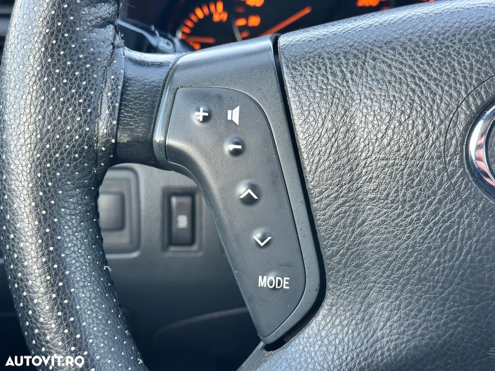 Toyota Avensis 2.0 D-4D Combi Executive - 29