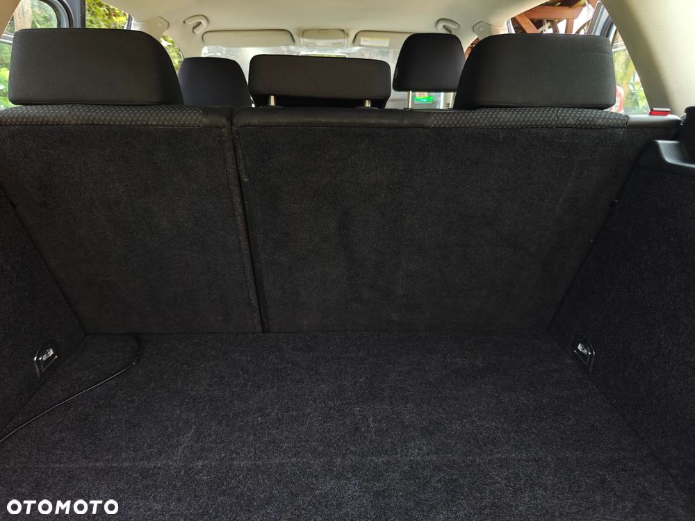 Volkswagen Passat 2.0 TDI DPF BlueMot Trendline - 39