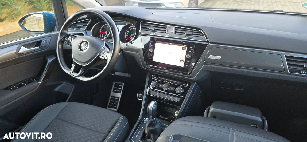 Volkswagen Touran - 11