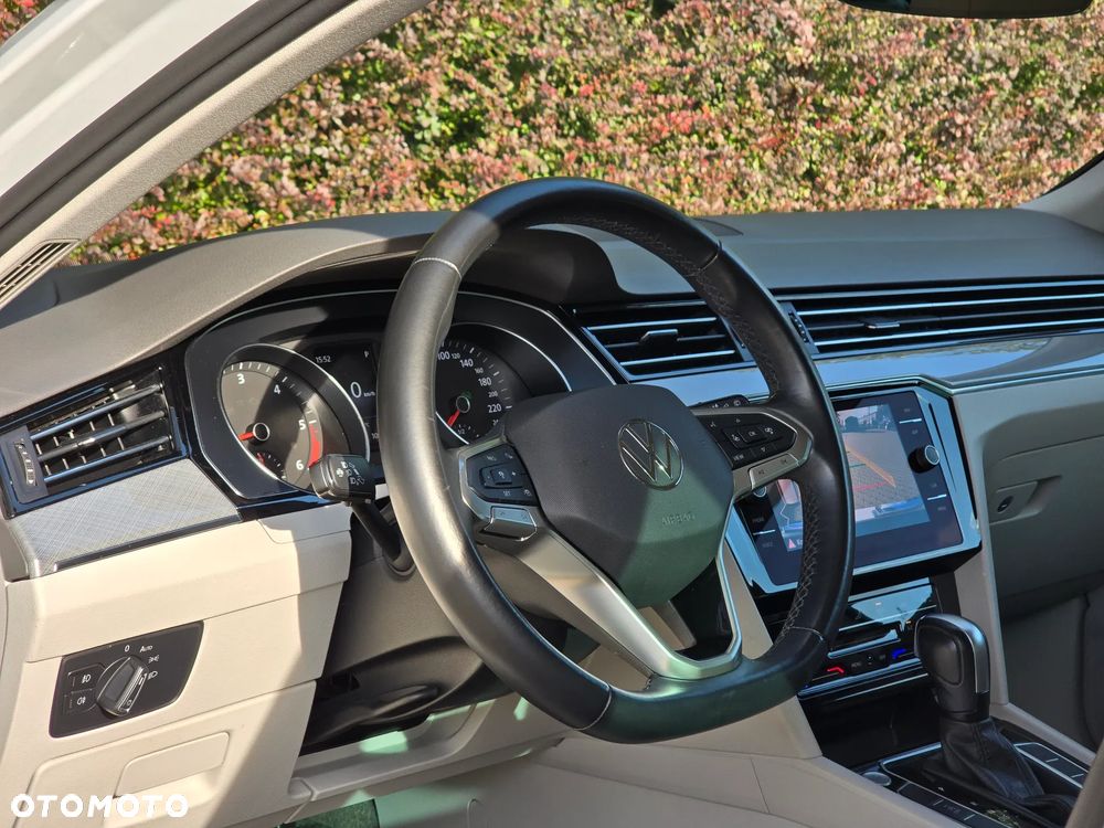 Volkswagen Passat Variant 2.0 TDI EVO Elegance DSG - 18