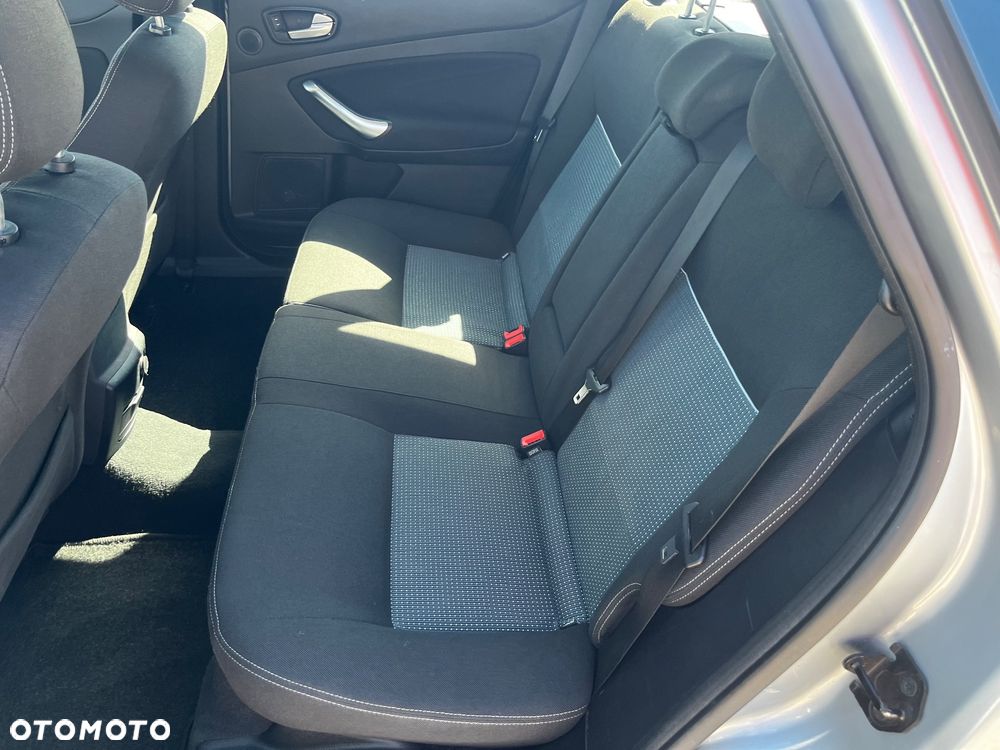 Ford Mondeo 2.0 TDCi Ambiente - 23