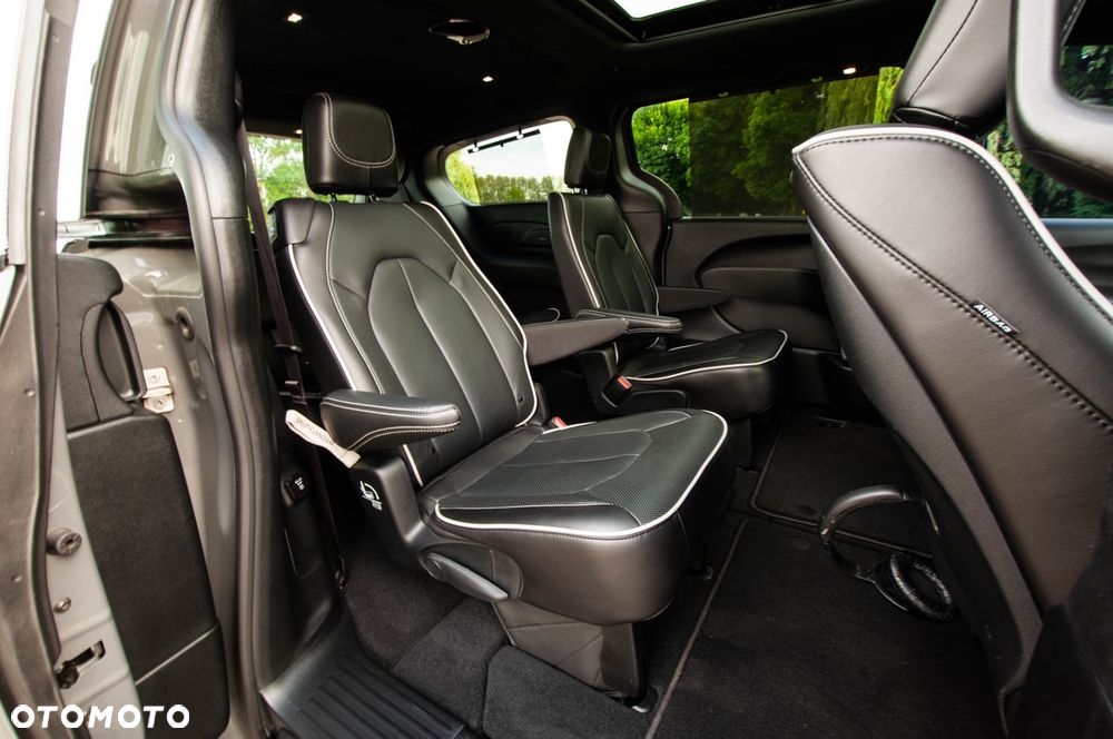 Chrysler Pacifica - 31