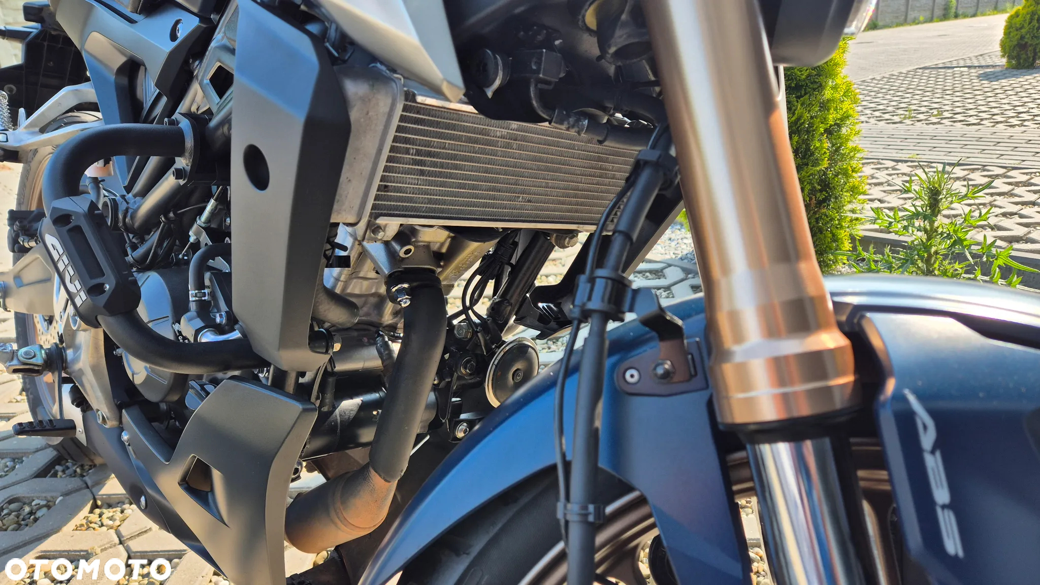 Honda CB - 12