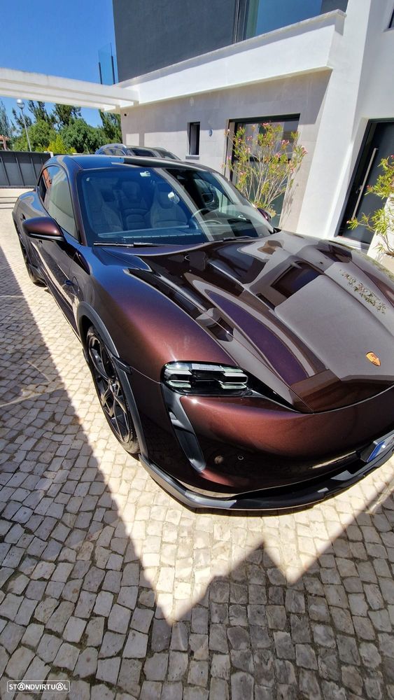 Porsche Taycan Cross Turismo 4 - 7