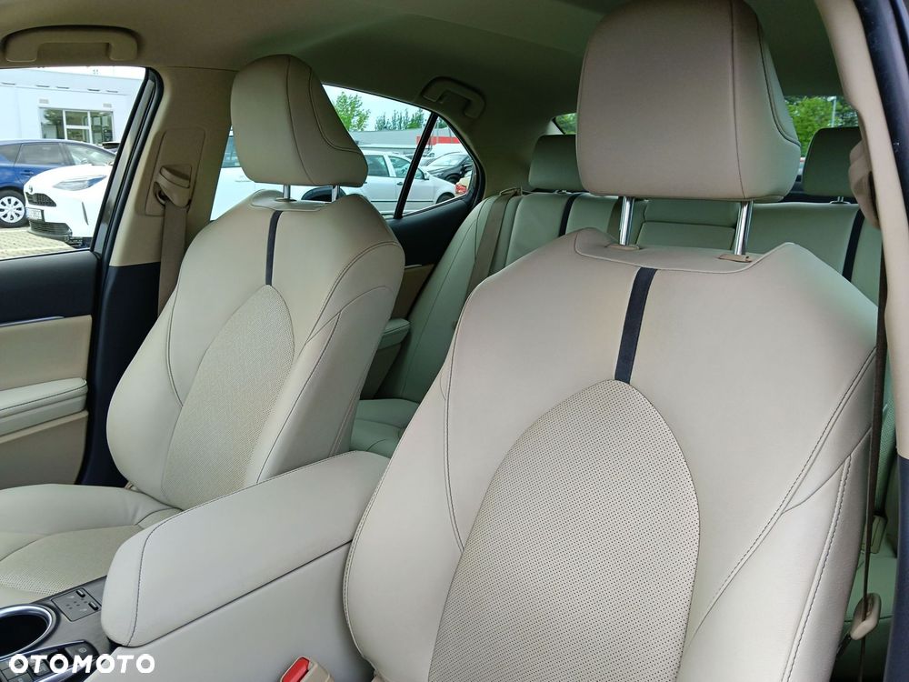 Toyota Camry - 11