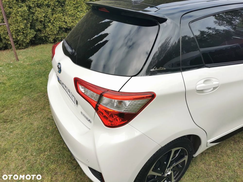 Toyota Yaris Hybrid 100 Selection - 10