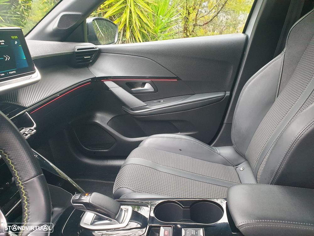 Peugeot e-208 GT - 14