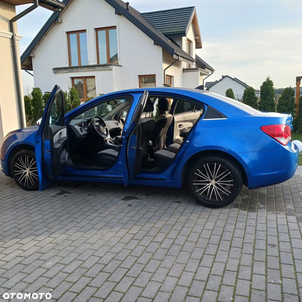 Chevrolet Cruze - 11