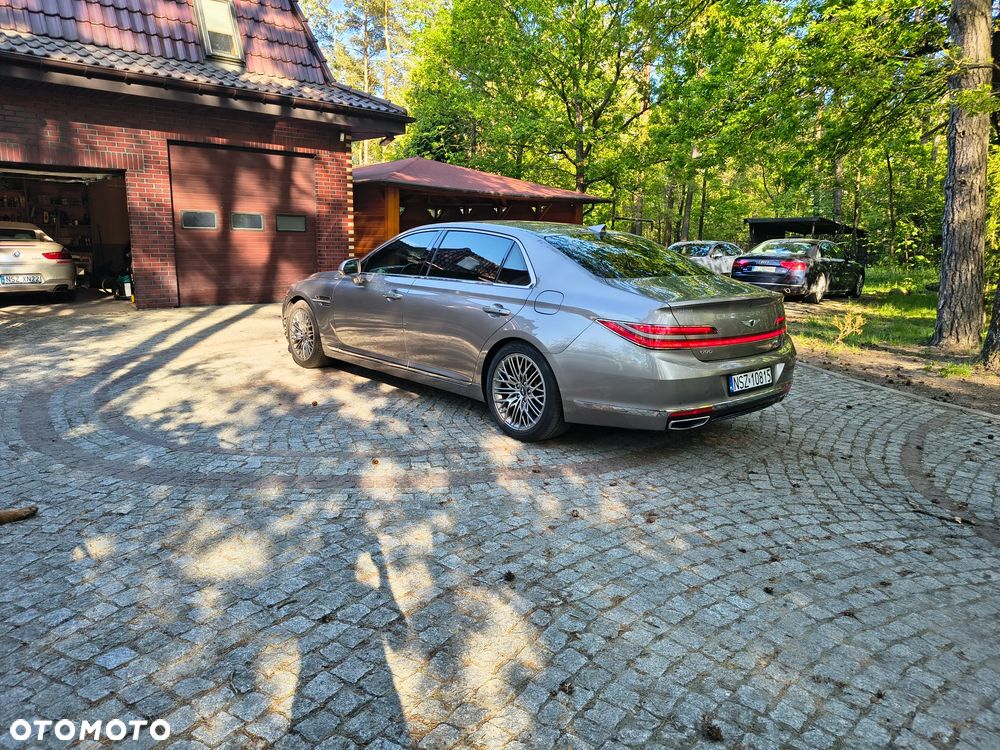 Genesis G90 - 8