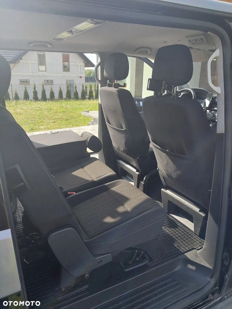Volkswagen Caravelle - 11