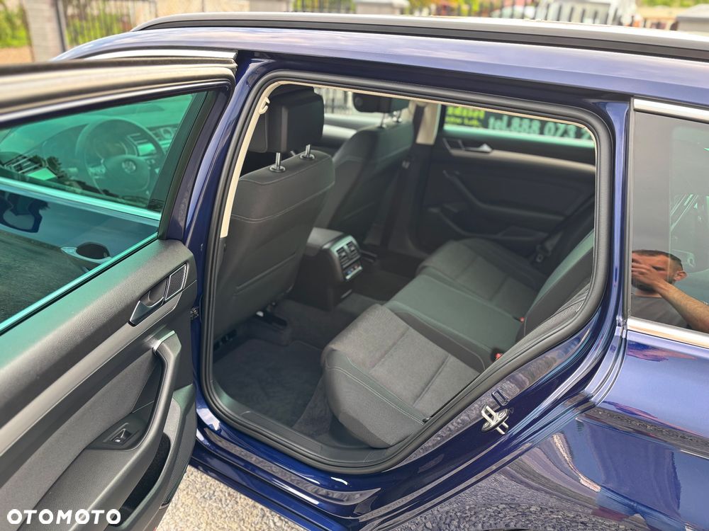 Volkswagen Passat - 10