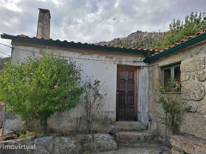 Casa Rústica e terrenos - Grande imagem: 2/7