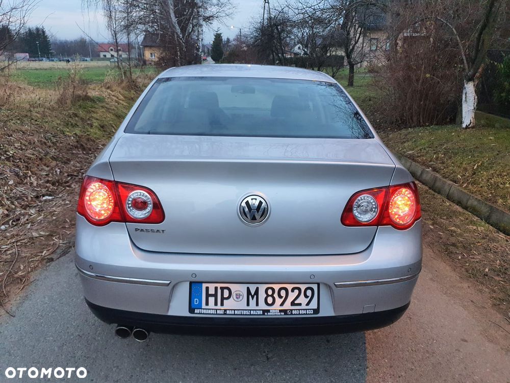 Volkswagen Passat 2.0 FSI Highline - 9