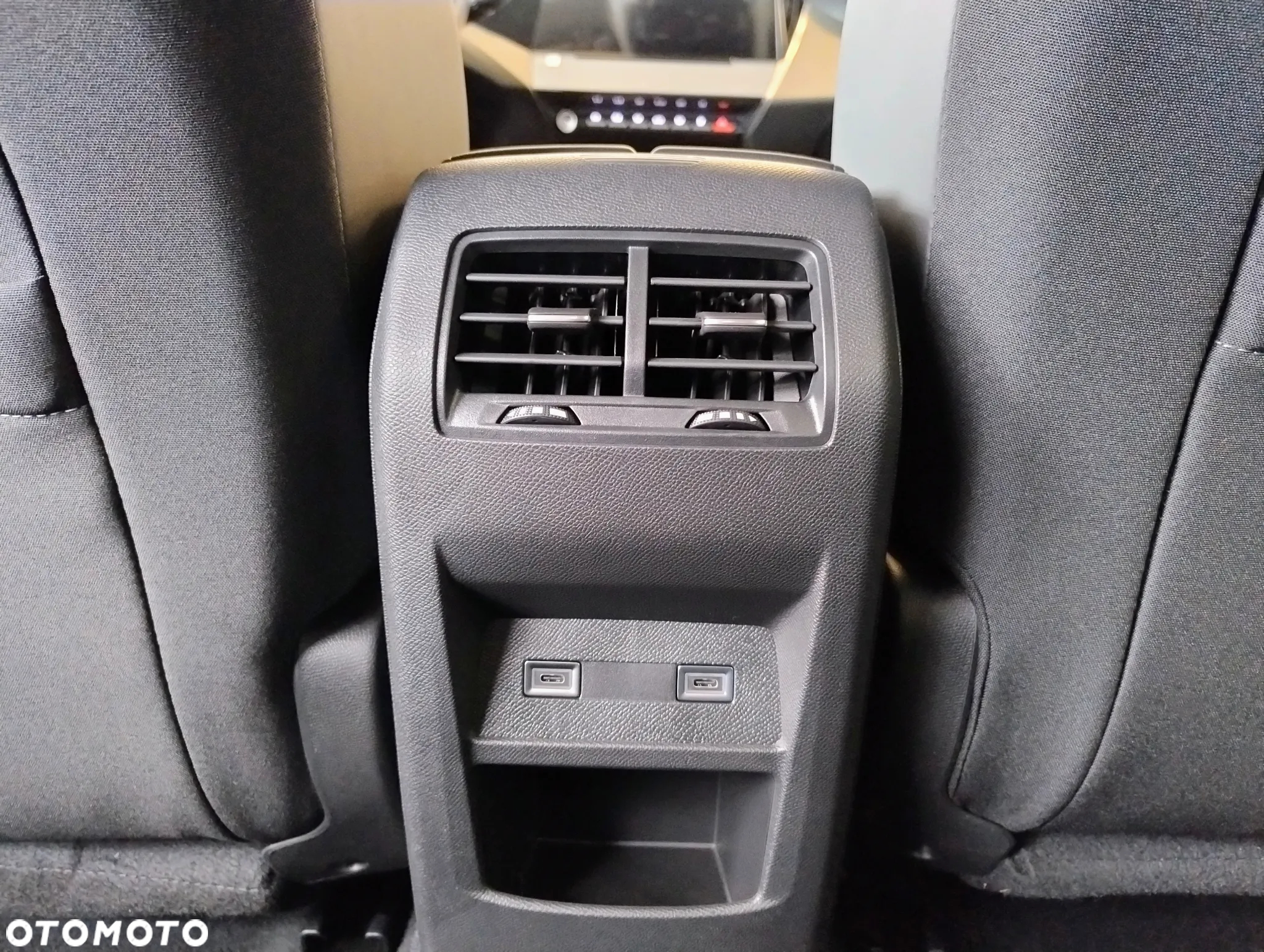 Peugeot 408 - 32
