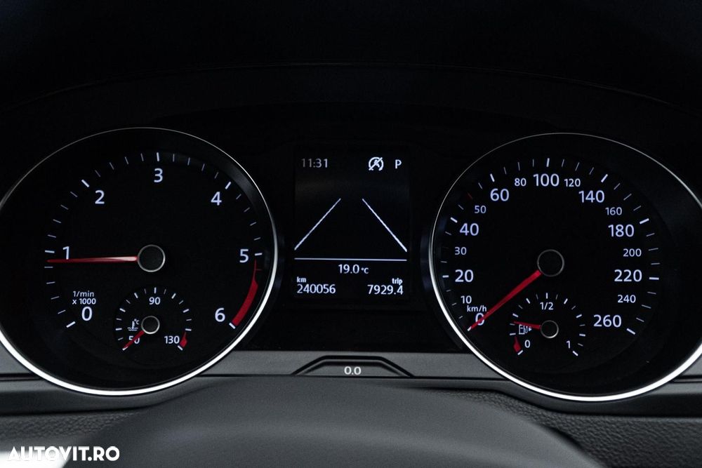 Volkswagen Passat 2.0 TDI DSG Comfortline - 19